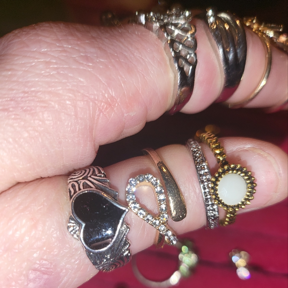 Ring lot #3 - Picture 4 of 9